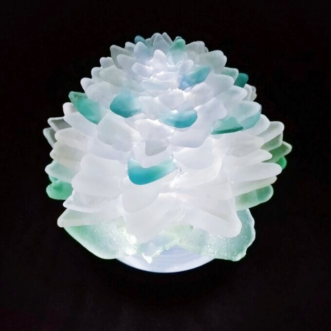 【オーダー】シーグラスのお花のランプシェード ホワイト＆ブルーグリーン×ライトグリーン 木の芽月（このめづき）【海灯花】