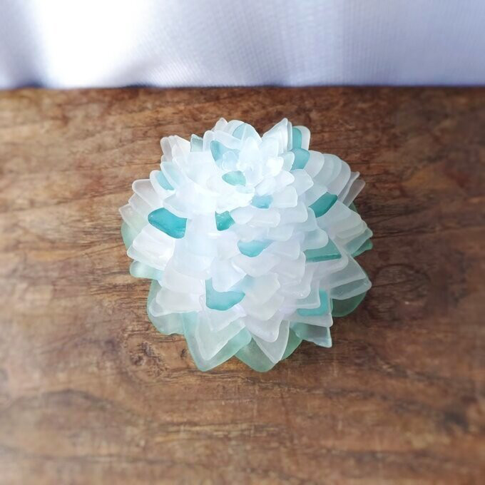 【オーダー】シーグラスのお花のランプシェード ホワイト＆ブルーグリーン×ライトグリーン 木の芽月（このめづき）【海灯花】