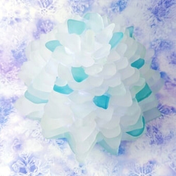 【オーダー】シーグラスのお花のランプシェード ホワイト＆ブルーグリーン×ライトグリーン 木の芽月（このめづき）【海灯花】 1枚目の画像