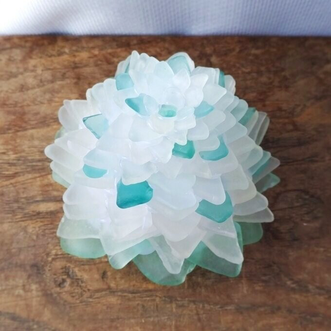 【オーダー】シーグラスのお花のランプシェード ホワイト＆ブルーグリーン×ライトグリーン 木の芽月（このめづき）【海灯花】