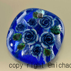 創作トンボ玉　 青い薔薇　バラ　　アートガラスのジュエリー　ネックレスペンダント(10793-489min）作家物一点物 12枚目の画像