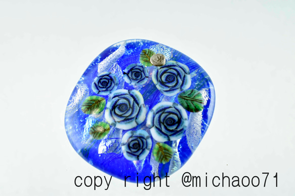 創作トンボ玉　 青い薔薇　バラ　　アートガラスのジュエリー　ネックレスペンダント(10793-489min）作家物一点物 7枚目の画像