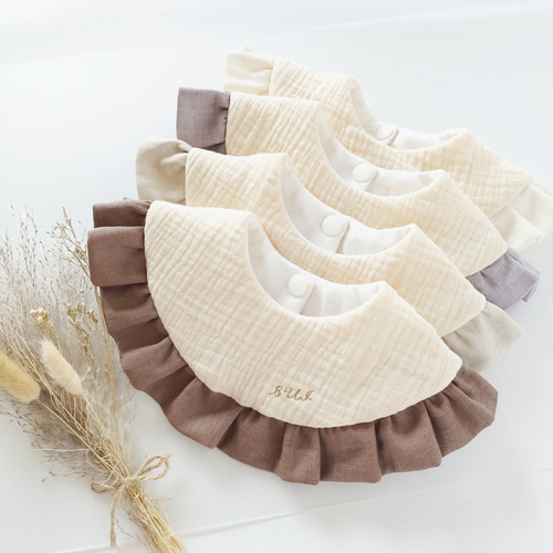 名入れOK／ポコポコガーゼのフリルスタイ* スタイ・よだれかけ こまり