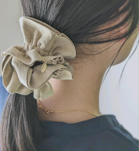 本革♡スエード　大人のためのビッグシュシュ〜全6色〜　　大きめ 3枚目の画像