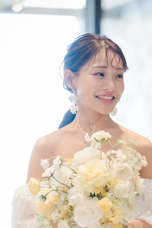 花びらイヤリング ウェディングアクセサリー 結婚式 ブライダルアクセサリー⌇﻿クリアフラワー花びら揺れるピアス
