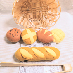 フエルトのパン　5個セット　☆カゴ＆トング付き☆　おままごとやインテリアに 2枚目の画像