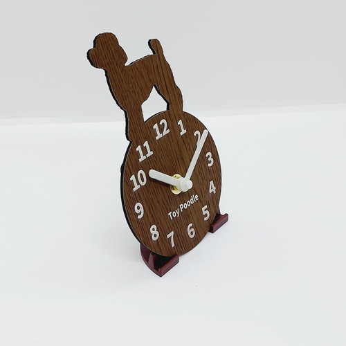 [新品未使用] トイプードルの時計 ラッピング無料】【名入れ無料】トイプードル置時計 木調茶Sサイズ 父