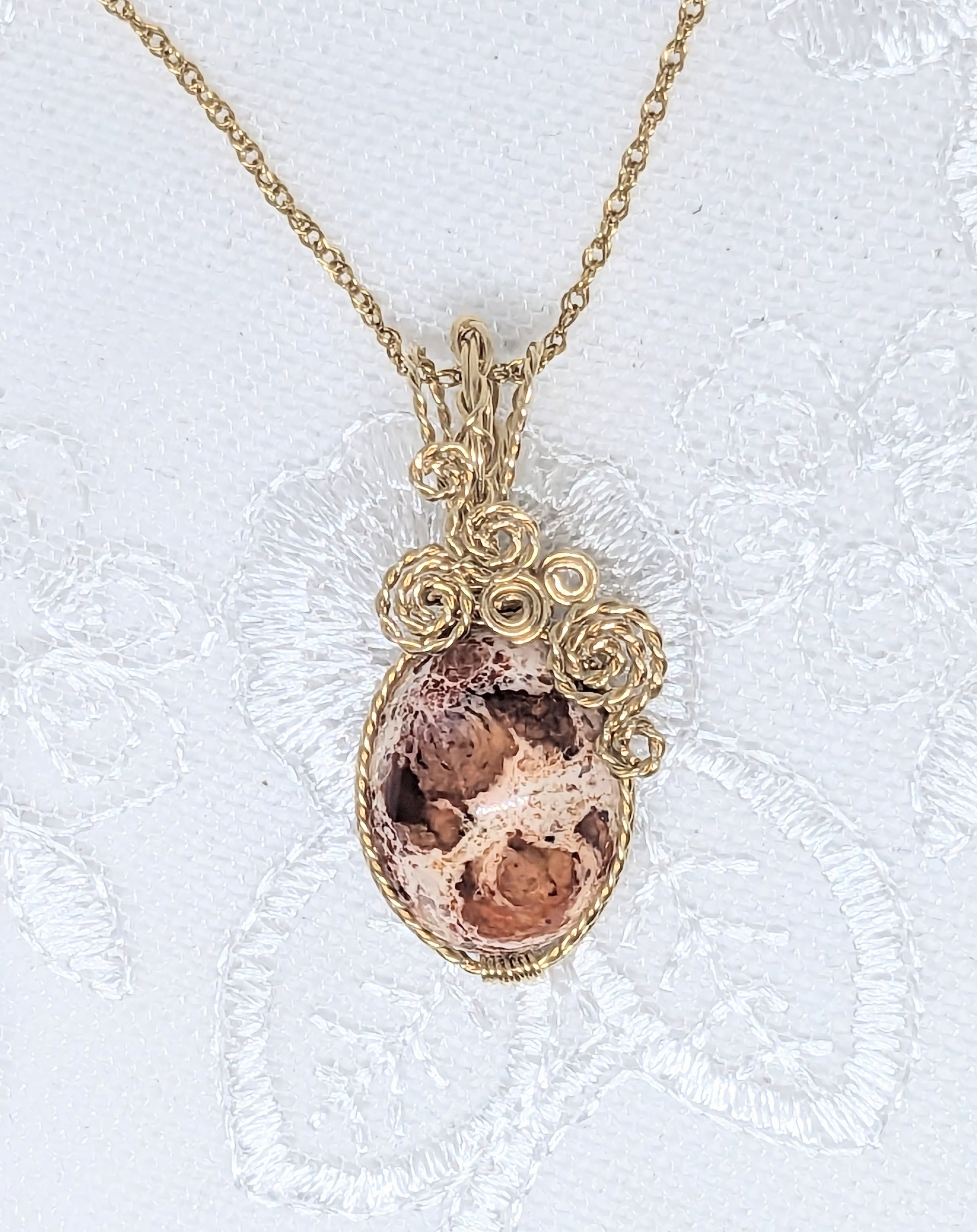 カンテラオパールのワイヤーラッピングのペンダントトップ