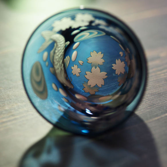 深彫り鯉のぐい呑・桜 