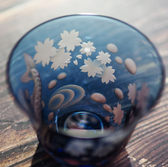 深彫り鯉のぐい呑・桜 