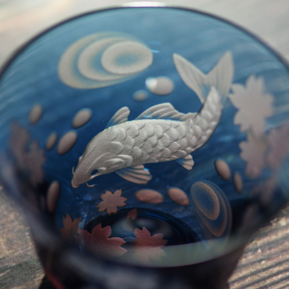 深彫り鯉のぐい呑・桜 