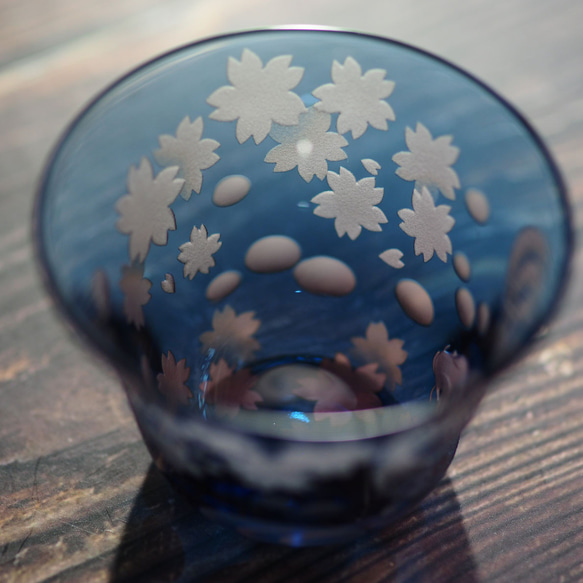 深彫り鯉のぐい呑・桜 