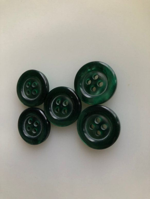 アンティーク ボタン 5個　ビンテージ 昭和 レトロ 個性的 ハンドメイド素材 日本製 ポップ アクセ グリーン　緑 2枚目の画像