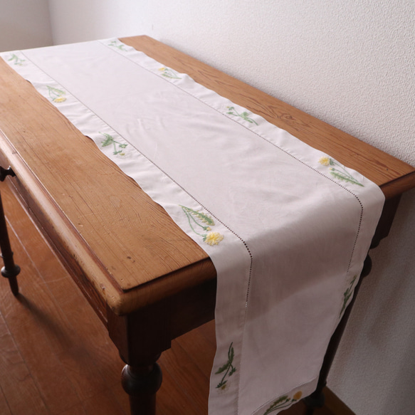 ドイツの手仕事/たんぽぽとわた毛 素敵なロング テーブルランナー (ヴィンテージ) 3枚目の画像