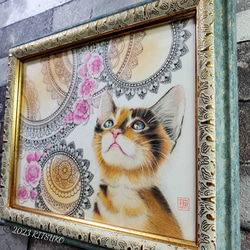 原画 肉筆 1点もの ボールペン画 三毛猫 額入り 猫の絵 壁掛け 額装付き 色鉛筆画 日本人作家 絵画 絵 アート イ 2枚目の画像