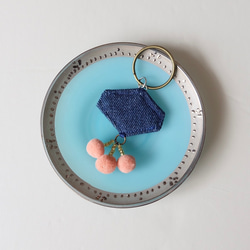 Kogin-zashi pom-pom key holder☺︎算盤【緞帶☺︎包掛飾☺︎刺繡】智能手機配件 第18張的照片