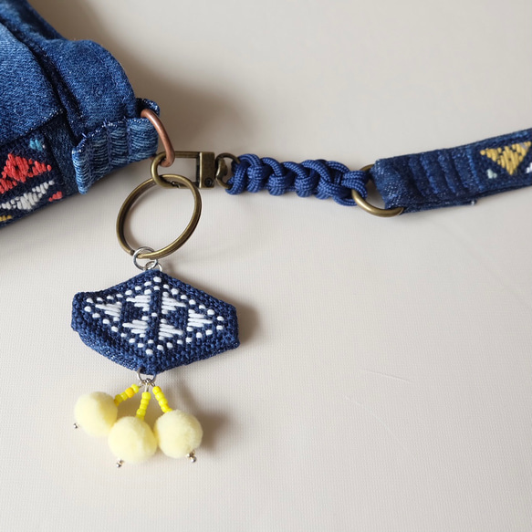 Kogin-zashi pom-pom key holder☺︎算盤【緞帶☺︎包掛飾☺︎刺繡】智能手機配件 第9張的照片