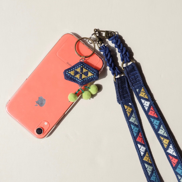Kogin-zashi pom-pom key holder☺︎算盤【緞帶☺︎包掛飾☺︎刺繡】智能手機配件 第7張的照片