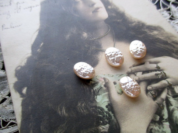 *♥Miriam Haskell Glass Pearl Cabochon Gold Cream 2pcs♥* 6枚目の画像