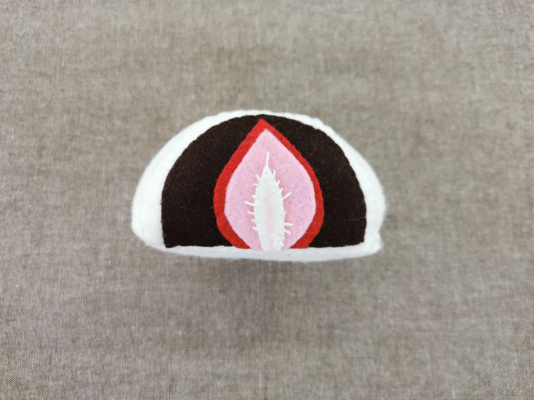 和菓子シリーズ いちご大福チャーム（羊毛フェルト・受注製作