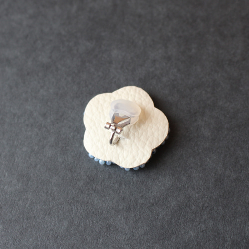 ネモフィラ/ビーズ刺繍イヤリング イヤリング・ノンホールピアス jiuto