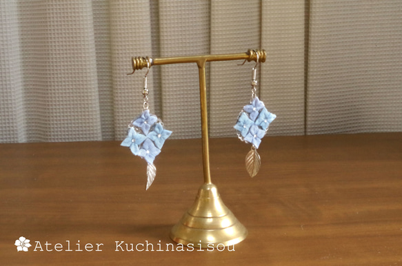 [Tsumami Crafts] [手工染色] 繡球花和樹葉吊飾耳環（藍色） 第4張的照片