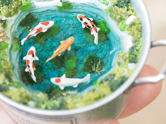【ジオラマアート】ちいさな森の青い泉　ミニチュア　涼　透明感　水　レジン　縁起物　錦鯉nishikigoi プレゼント 2枚目の画像