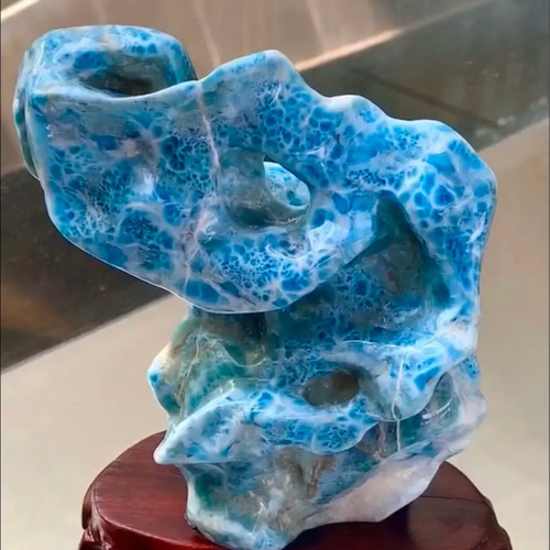 天然無処理　ラリマー  イルカand海　置物 天然無処理 ラリマー 置物(原石) 鑑賞石 ※鑑賞台付き（木造