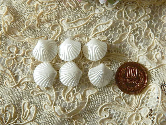 ♡ホワイトパールの貝のボタン2個　 4枚目の画像