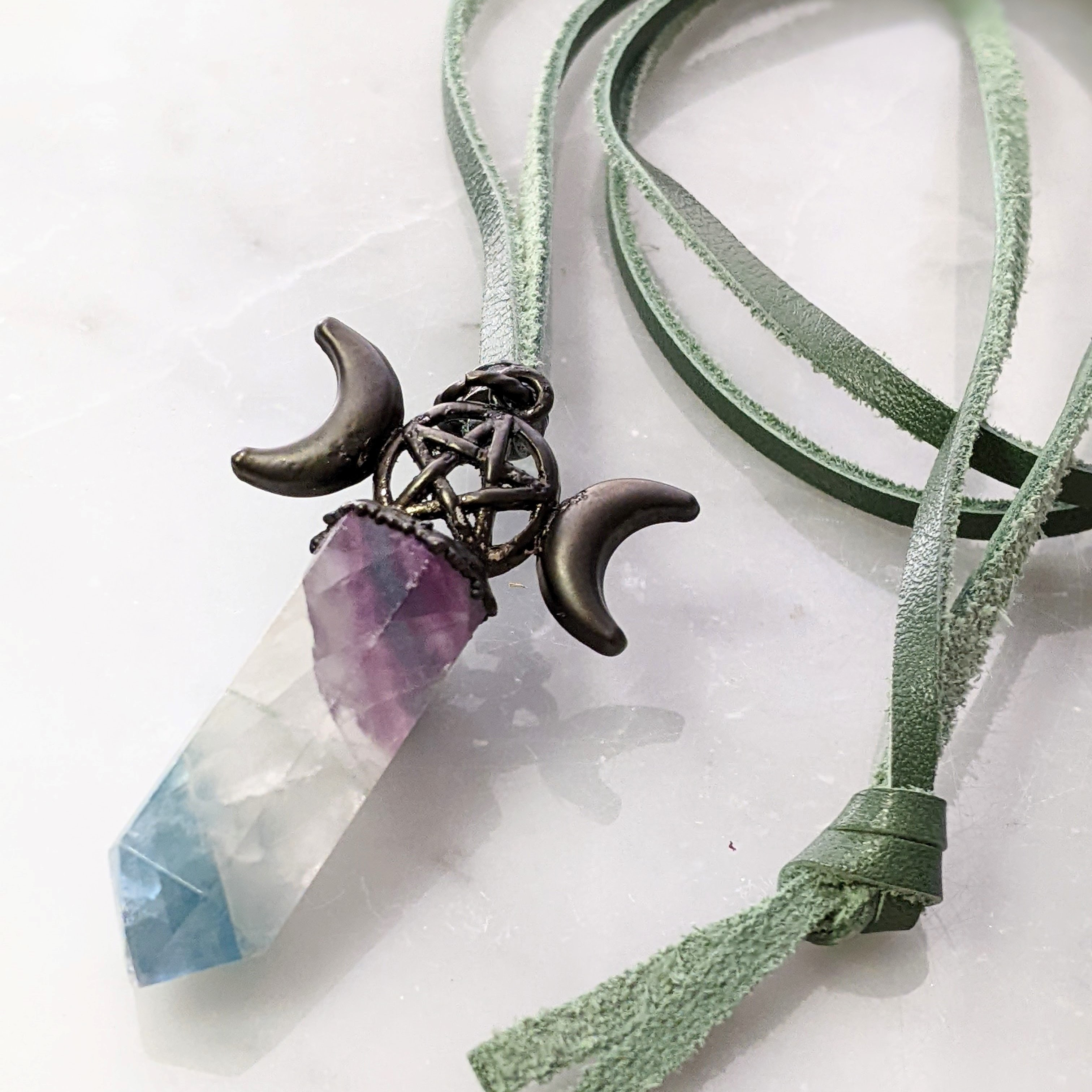 フローライトポイント トリプルムーンネックレス