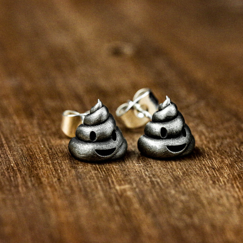 スターリングシルバーうんち絵文字スタッドピアス、かわいいイヤリング  