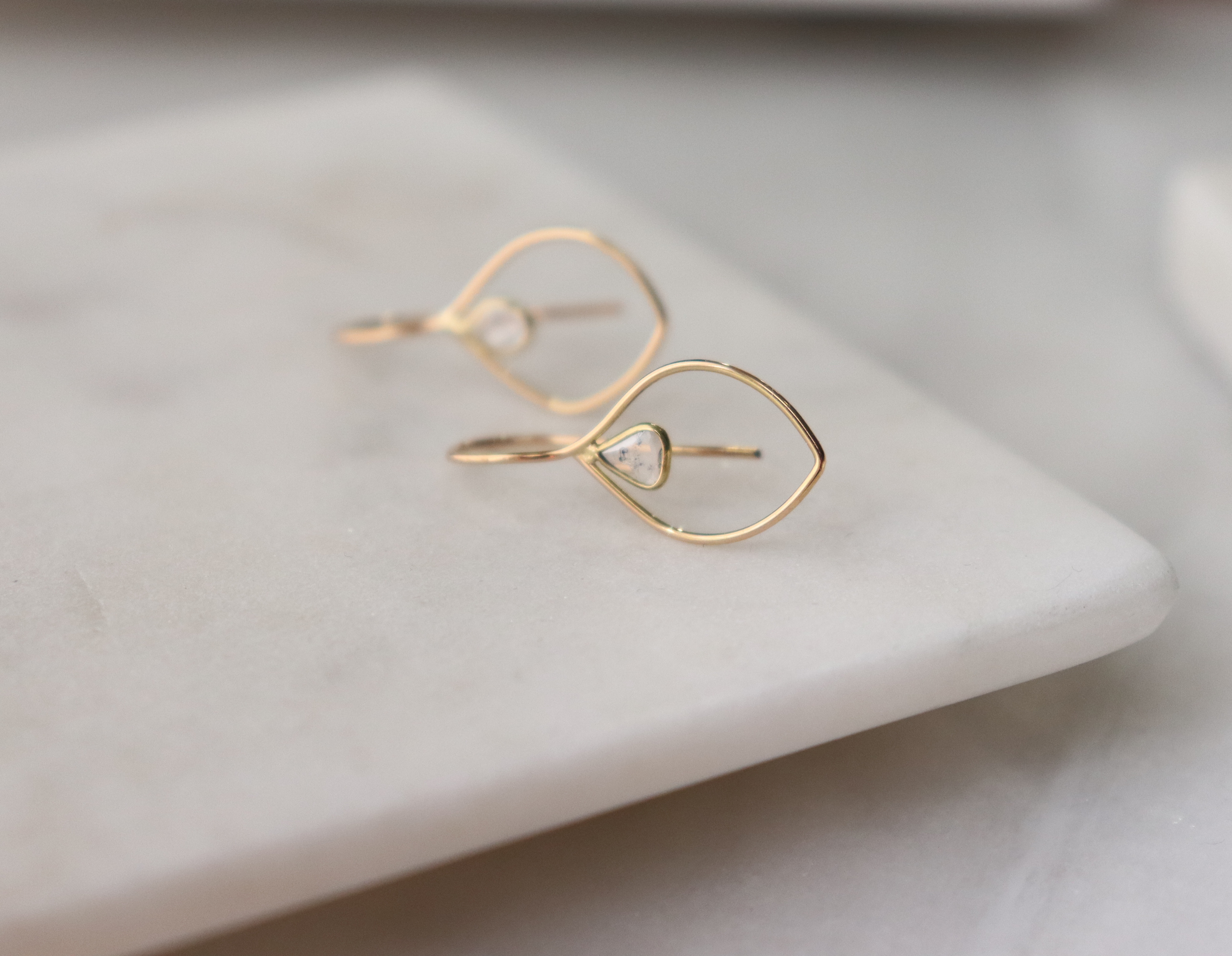 《k18YG》フックピアス/天然ダイヤモンド〜スライスカット〜Lotus series