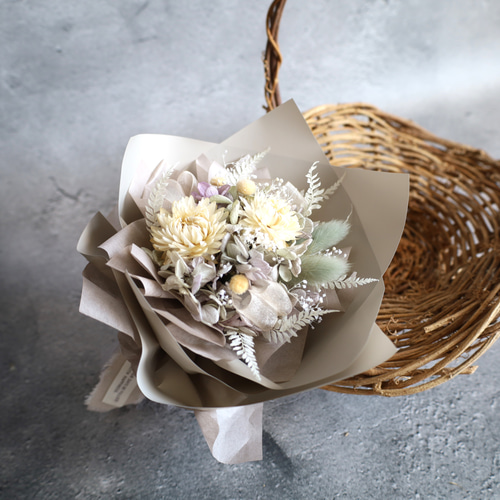 高級造花の花束　記念日　結婚祝い　インテリアミニブーケ　ピンクパープル くすみピンクのカーネーションとラナンキュラスのミニブーケ❀アーティ