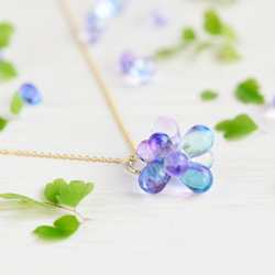 花形ガラス細工 紫青色 シルバー色orゴールド色【 ネックレス 】雨上がりの紫陽花 ( 青〜紫色