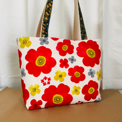 【希望者のみラッピング無料】 花柄シンプルトートバッグ(生成り/赤)＊ハンドメイド トート トートバッグ