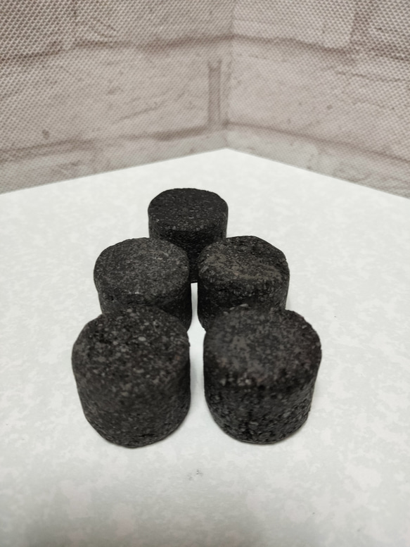 【石 彫刻】水槽レイアウト用品、かさあげ ハンドメイド オリジナル 溶岩石 ペット用品 ゲージ 遊び心 手作り 1枚目の画像