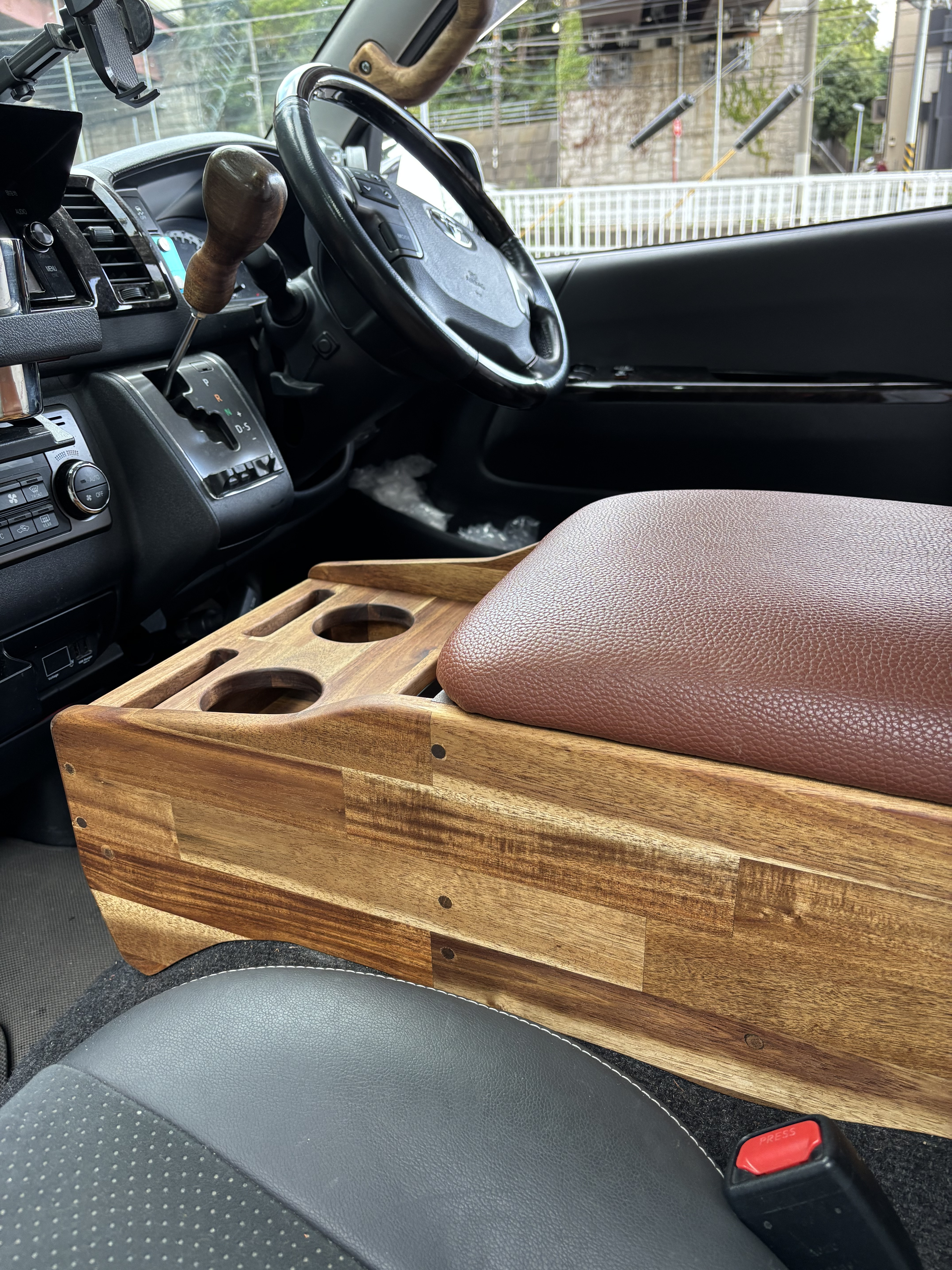 ２００系ハイエース ナロー用 コンソールテーブル 良品 200系ハイエース ナロー用 コンソールテーブル 良品 200系