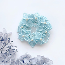 オーガンジー刺繍 紫陽花ブローチ(ブルー)【受注制作】 2枚目の画像