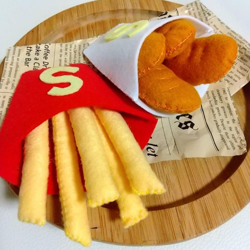 ⑥フライドポテト、チキンナゲット、パックジュース セット