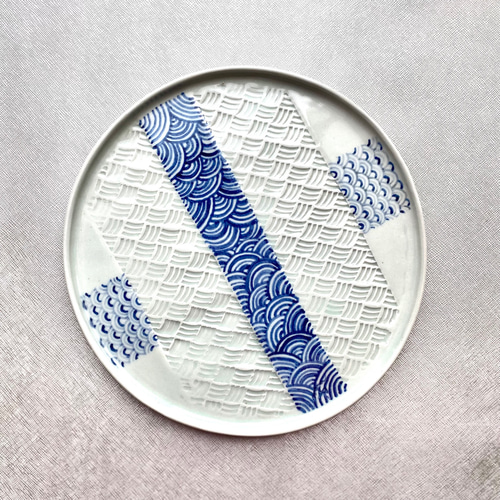 青白磁波文菓子皿(五枚組) 未使用 新品同様 楽天市場】白磁・青磁：青白瓷くし目小皿[no.1]・海老ヶ瀬保