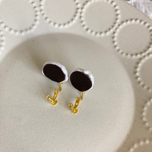 ミナペルホネン mousse くるみボタン　ピアス/イヤリング ミナペルホネンtambourine使用♪くるみボタンイヤリング イヤリング