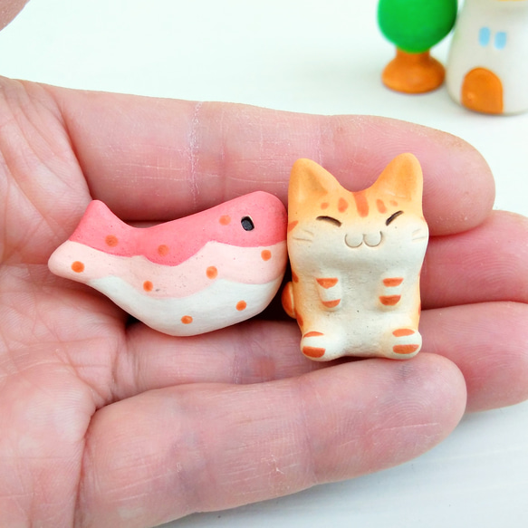 トラ猫 と魚マグネット　面白ねこ陶器　在庫有ります 6枚目の画像