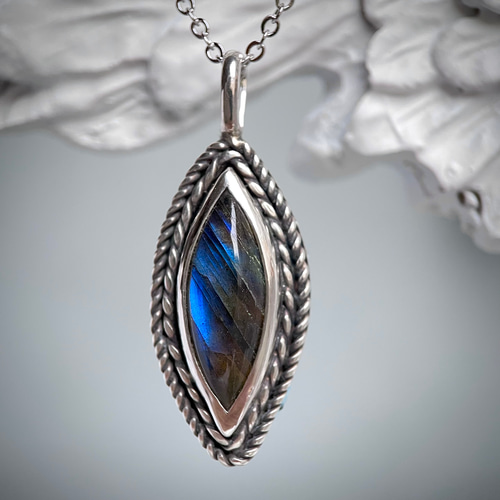 ラブラドライトペンダントトップ（チェーンなし）シルバー950 〈送料