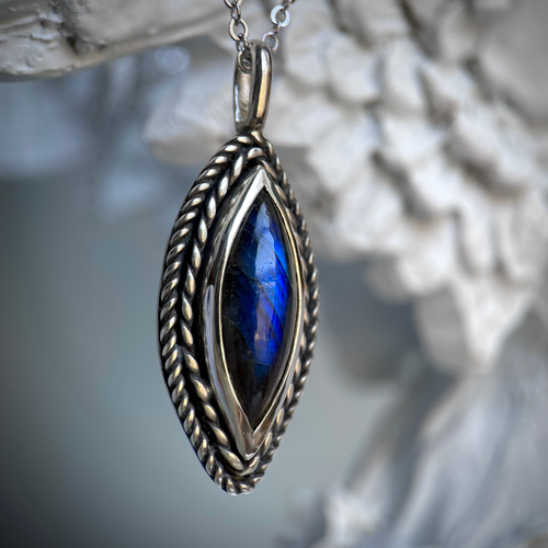 ラブラドライトペンダントトップ（チェーンなし）シルバー950 〈送料