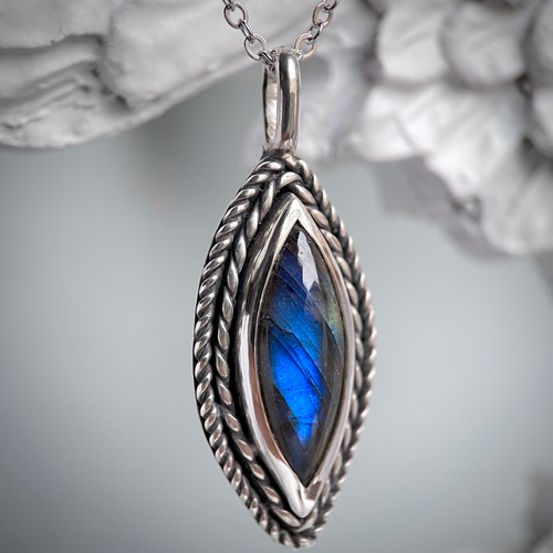 ラブラドライトペンダントトップ（チェーンなし）シルバー950 〈送料