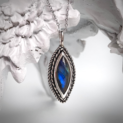 ラブラドライトペンダントトップ（チェーンなし）シルバー950 〈送料