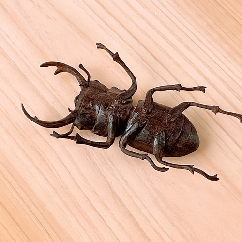 木彫り手作り　クワガタ置物　　　　2体セット