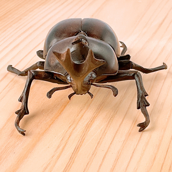 昆虫シリーズ「カブトムシ」のオブジェ　黒檀　彫刻アート・木工　　パンフレット掲載商品　（送料　応相談） 5枚目の画像