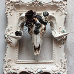 男前な羊の角アンティーク風壁掛けアレンジ【ゴシック】 4枚目の画像