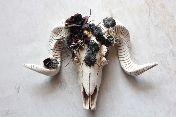 男前な羊の角アンティーク風壁掛けアレンジ【ゴシック】 8枚目の画像